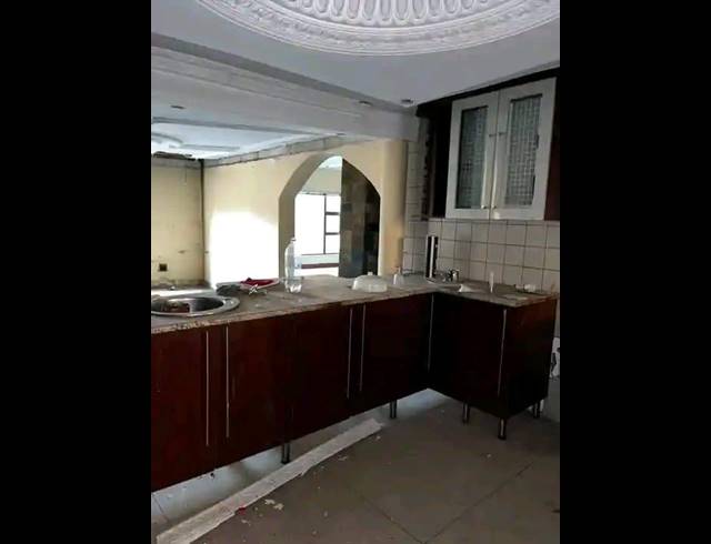 7 BEDROOM HOUSE FOR SALE IN SPRUITVIEW